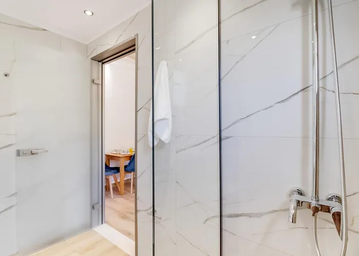 3 * Tsoukaládhes