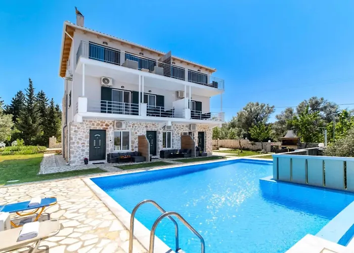 3 * Tsoukaládhes